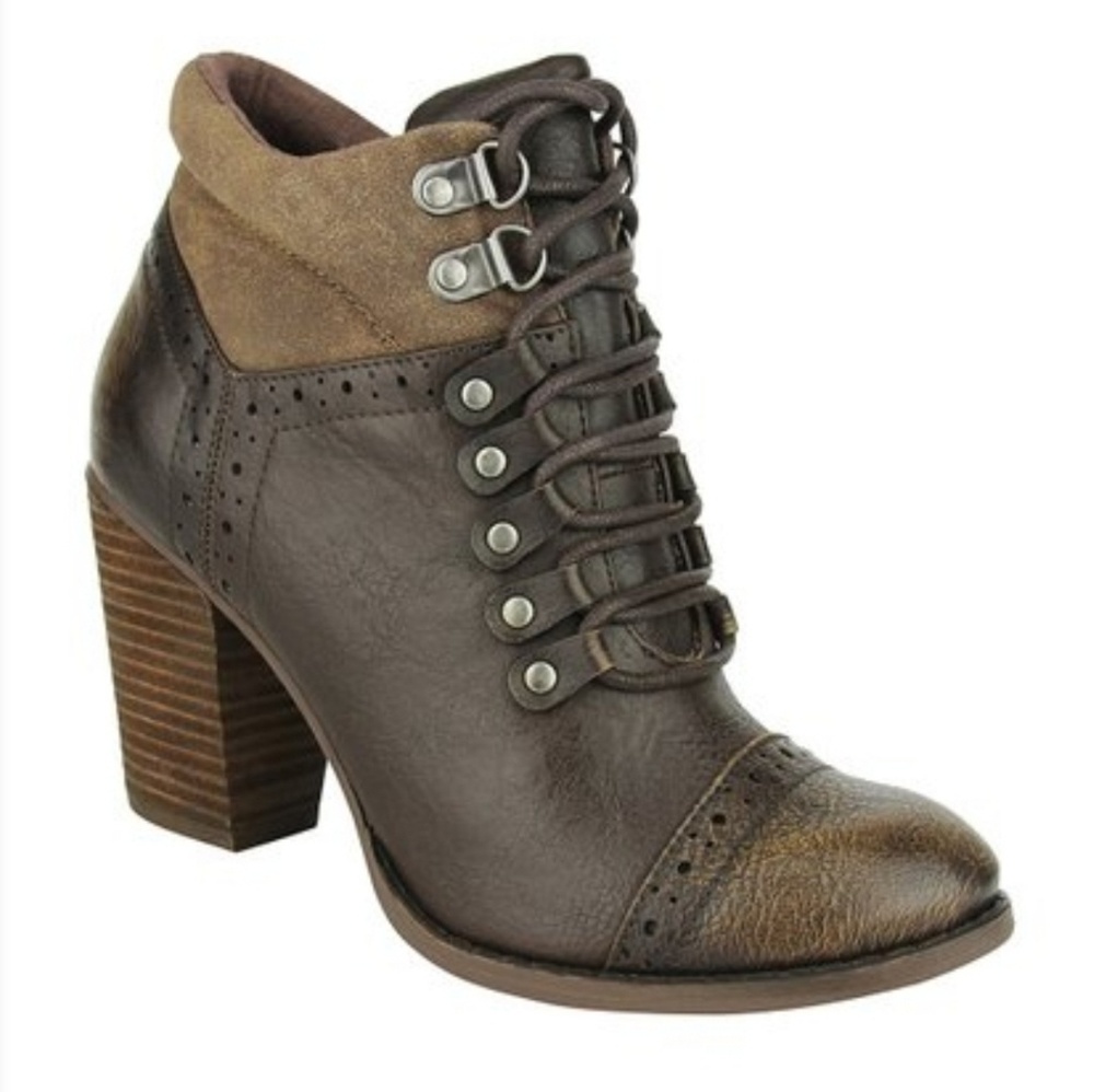 Bearwood heeled lace up boots